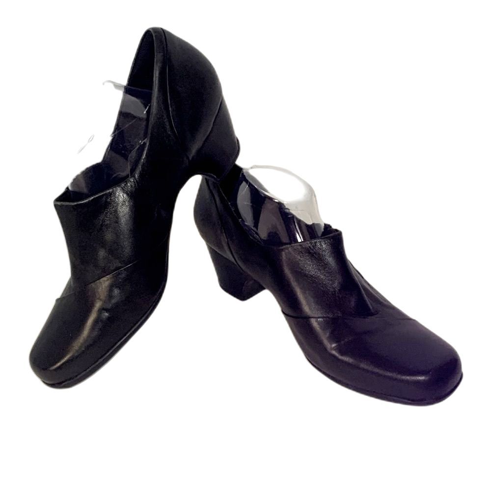 Clarks Artisan Women's Black Leather Smocked Slip-On Shootie Shoe Size 12M - Picture 3 of 14